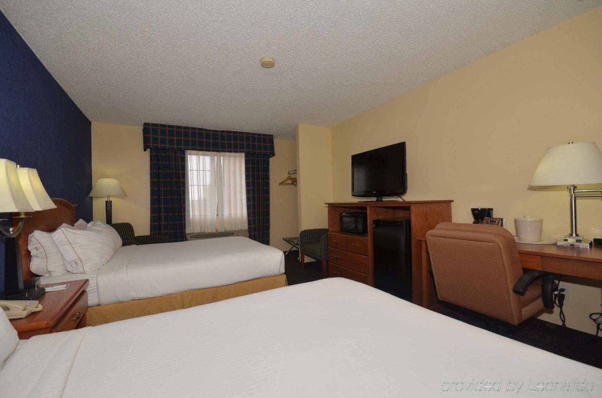 Ramada By Wyndham Santa Fe Hotel Exterior photo